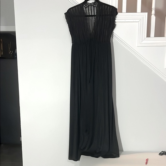 Val Mode Other - Val Mode Elegant Black vintage long lace nightgown